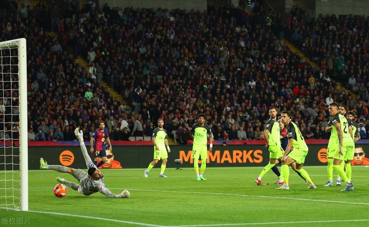 包含埃尔切逆转战胜马略卡，喜迎胜利的词条