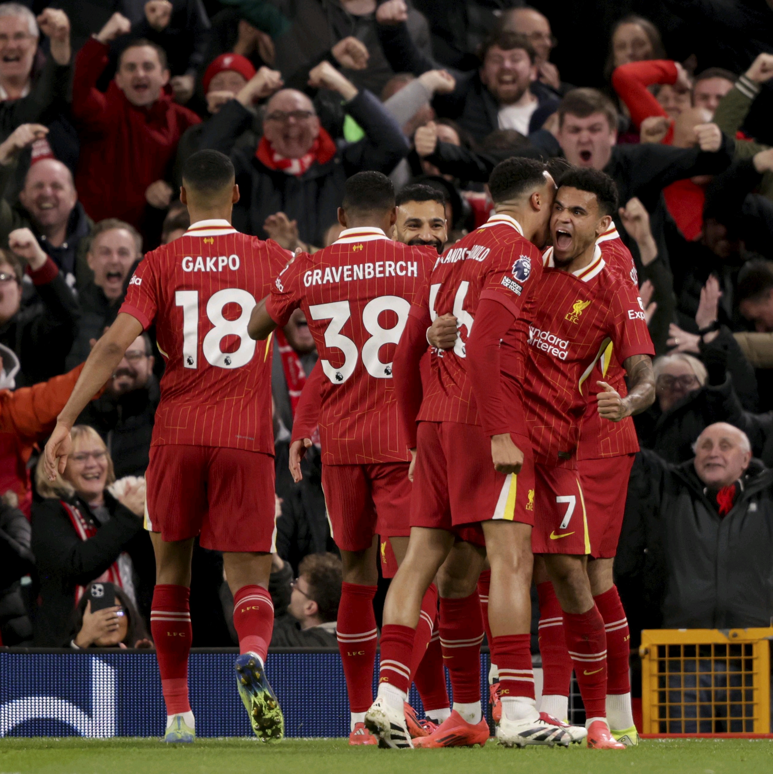 利物浦胜出,曼联坚守前进之路 利物浦胜出,曼联坚守前进之路