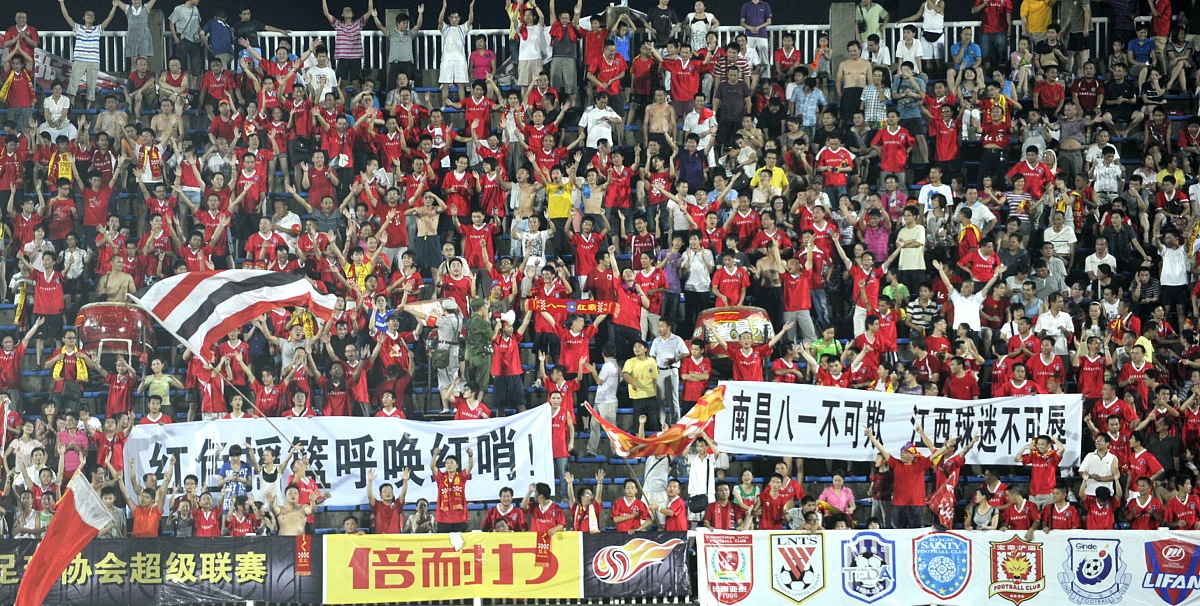 团结一心!球队战胜强敌夺得胜利 团结一心!球队战胜强敌夺得胜利