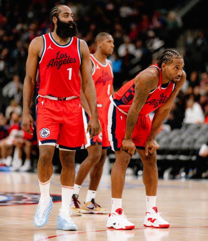 火箭力克尼克斯，哈登全场高效分轻取胜利