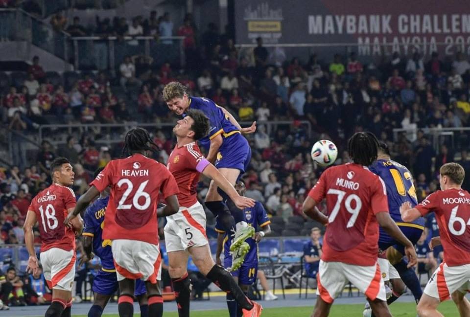 曼联队失误连连，遭遇耻辱性失利