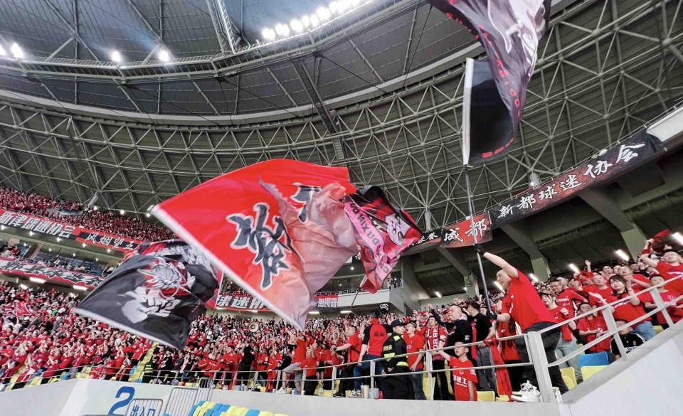 关于炙手可热的足球比赛引爆球迷狂热的信息 关于炙手可热的足球比赛引爆球迷狂热的信息