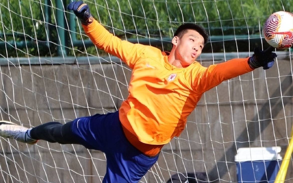 鲁能卓越表现,球队士气高昂赢得掌声 鲁能卓越表现,球队士气高昂赢得掌声