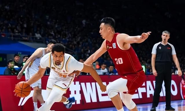 拼搏不止!CBA季后赛球员拼尽全力 拼搏不止!CBA季后赛球员拼尽全力