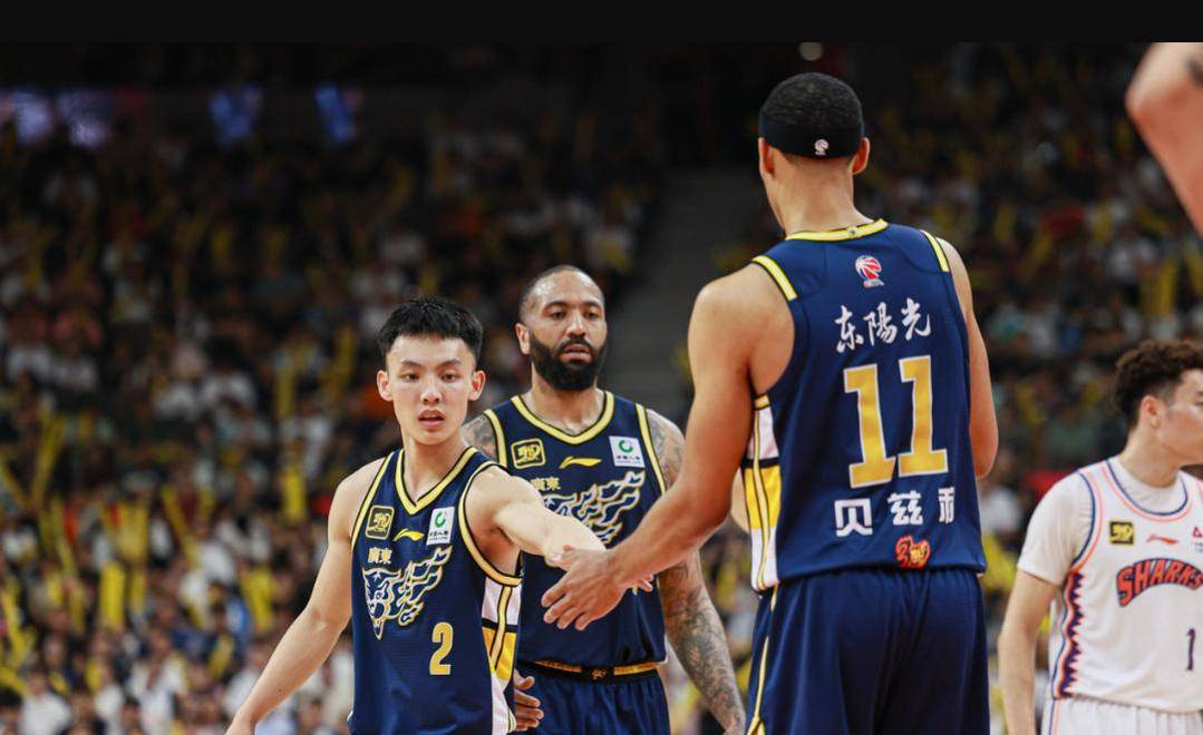 国内球员抢眼发挥,欧美外援黯然无光的简单介绍 国内球员抢眼发挥,欧美外援黯然无光的简单介绍