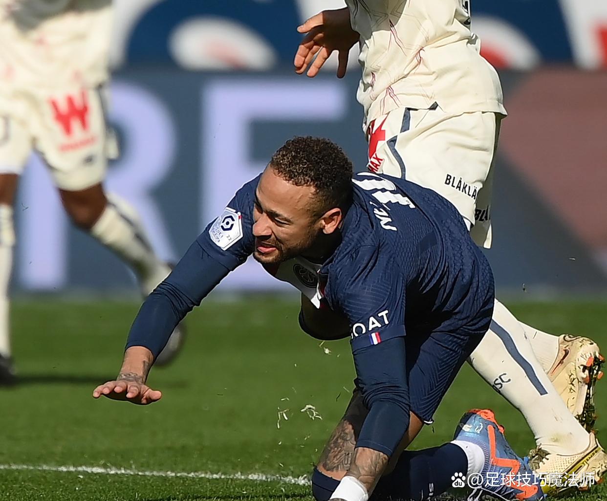 巴黎圣日耳曼惨遭逆转,失去半决赛资格 巴黎圣日耳曼惨遭逆转,失去半决赛资格