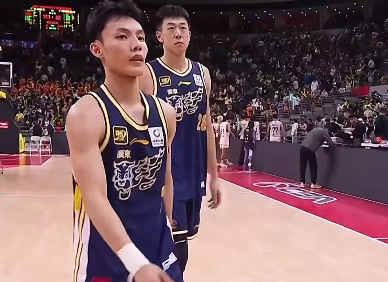 云浮男篮前锋内线得分稳定，带队获胜