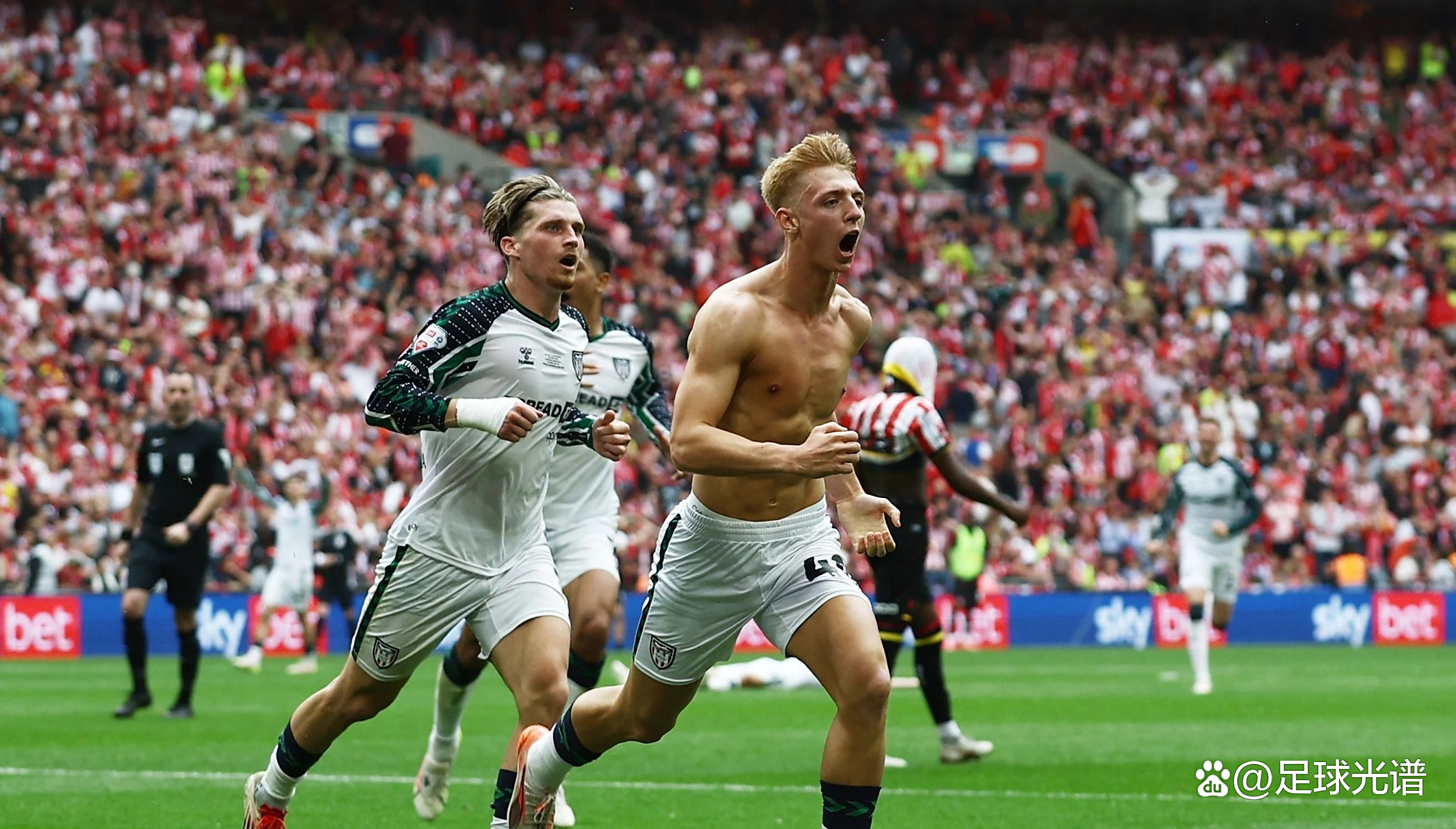 雷恩再添胜绩,球迷为之欢呼 雷恩再添胜绩,球迷为之欢呼