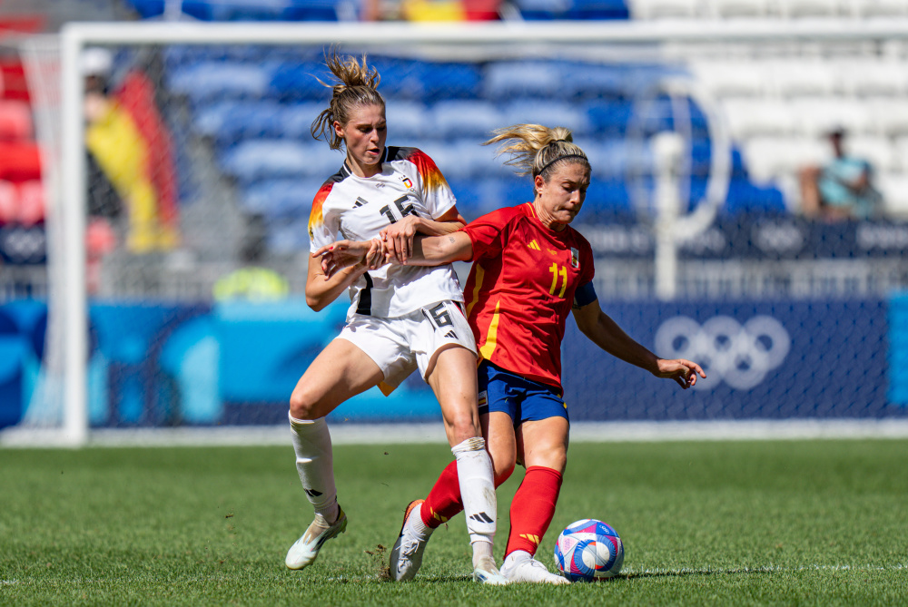 女足球员在国际比赛中实现突破 女足球员在国际比赛中实现突破