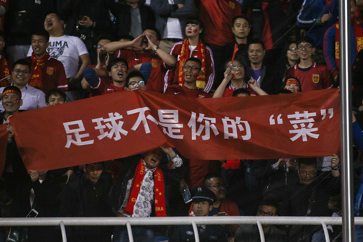 激烈对决中球员技艺纷呈，真实展现身手