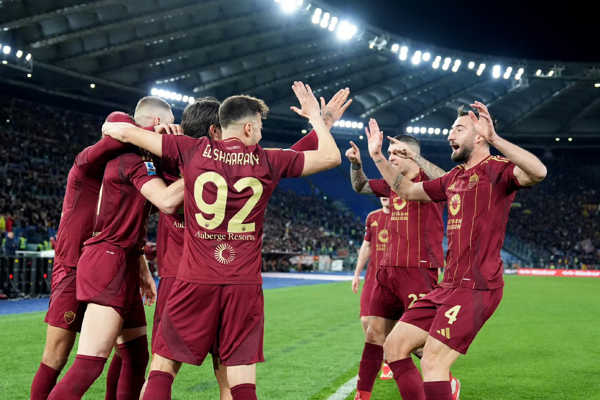 欧洲杯预选赛团队拼搏,团结一心向前冲击 欧洲杯预选赛团队拼搏,团结一心向前冲击