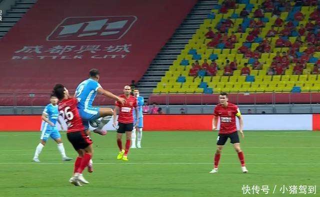 横琴队球迷支持精神令人感动 横琴队球迷支持精神令人感动