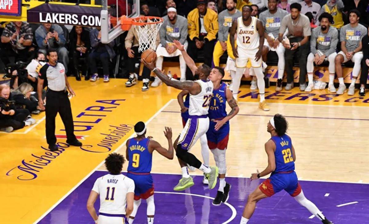 关于传奇之战:詹姆斯与字母哥交手,场场焦点对决的信息 关于传奇之战:詹姆斯与字母哥交手,场场焦点对决的信息