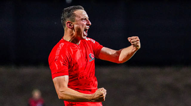 荷兰海牙队气势如虹勇冲顶峰 荷兰海牙队气势如虹勇冲顶峰