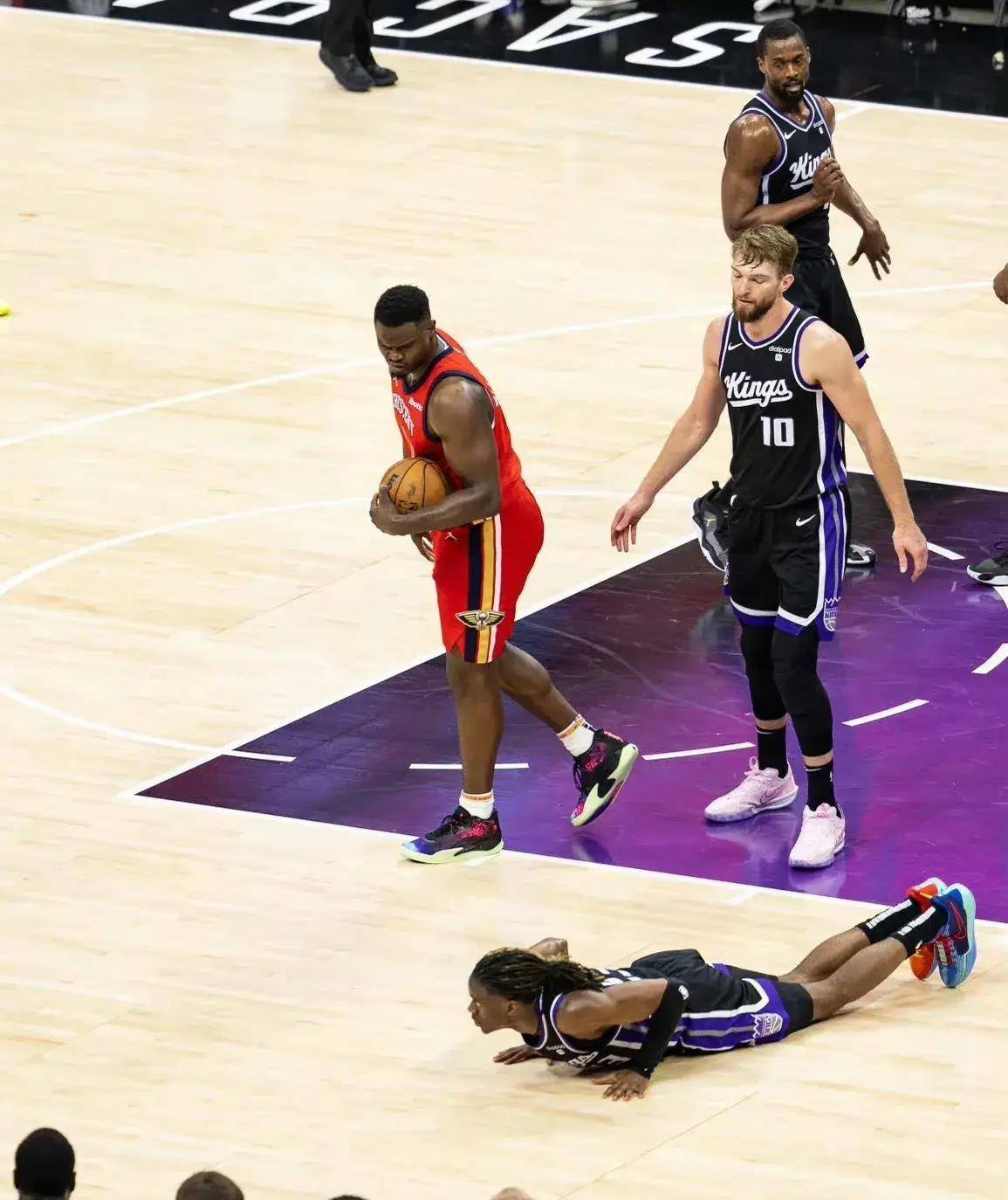 包含爵士力克快船，鹈鹕遭逆转失败的词条