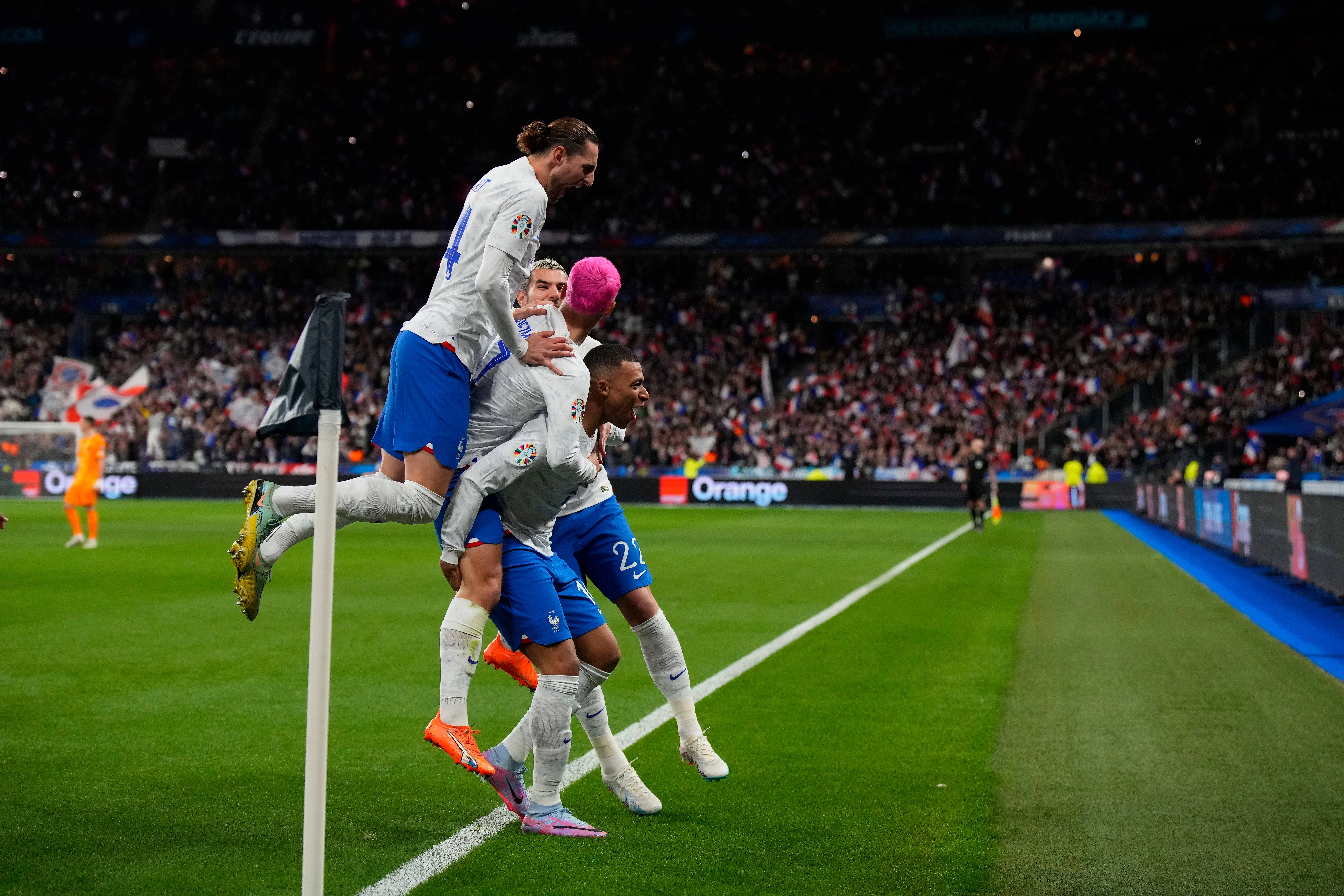 包含欧洲杯预选赛：法国队大胜荷兰队的词条