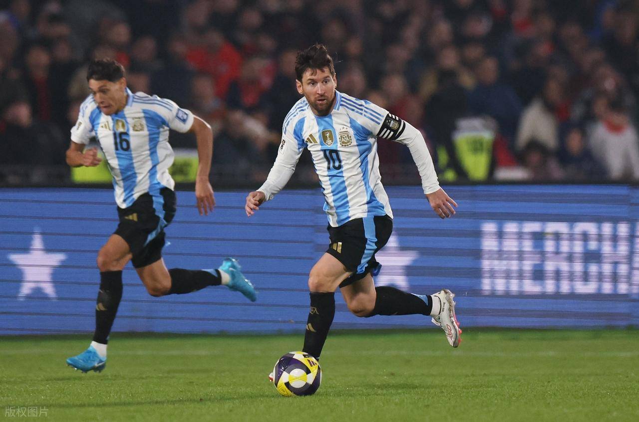 梅西率队连胜,在场上展现出色表现 梅西率队连胜,在场上展现出色表现