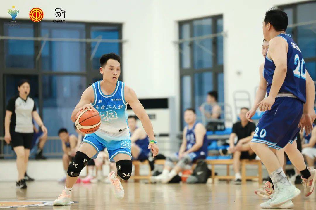 队员技艺高超,为球队取得重要胜利 队员技艺高超,为球队取得重要胜利