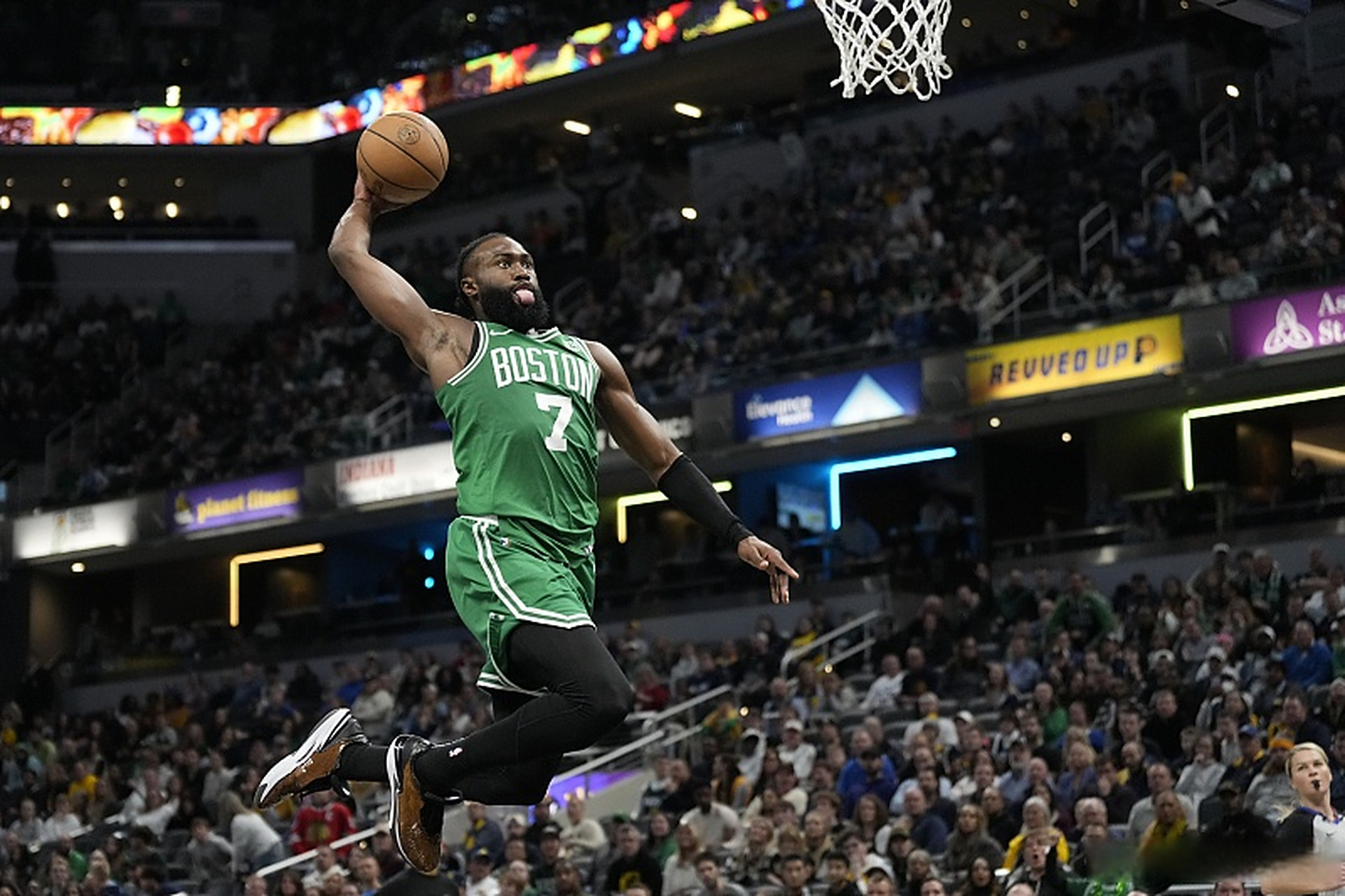 步行者战胜凯尔特人,霸气登顶 步行者战胜凯尔特人,霸气登顶