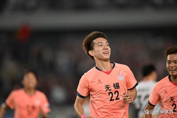 沪德德比再度上演,火爆场面 沪德德比再度上演,火爆场面